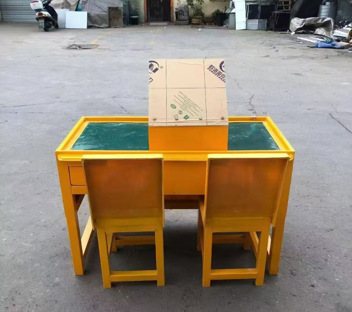 苍南防静电导通桌井下煤矿火工品发放桌：危险品流转的安全守护者